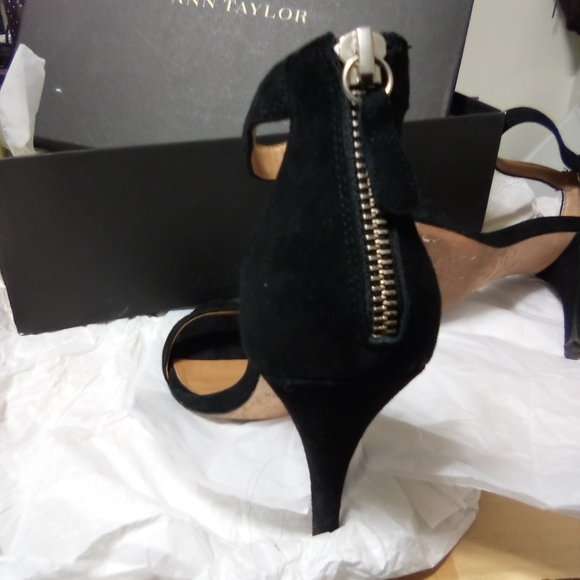 Ann Taylor black heels - Picture 4 of 7